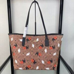 ❤️ Coach City Tote In Signature Canvas With Halloween Print CW450